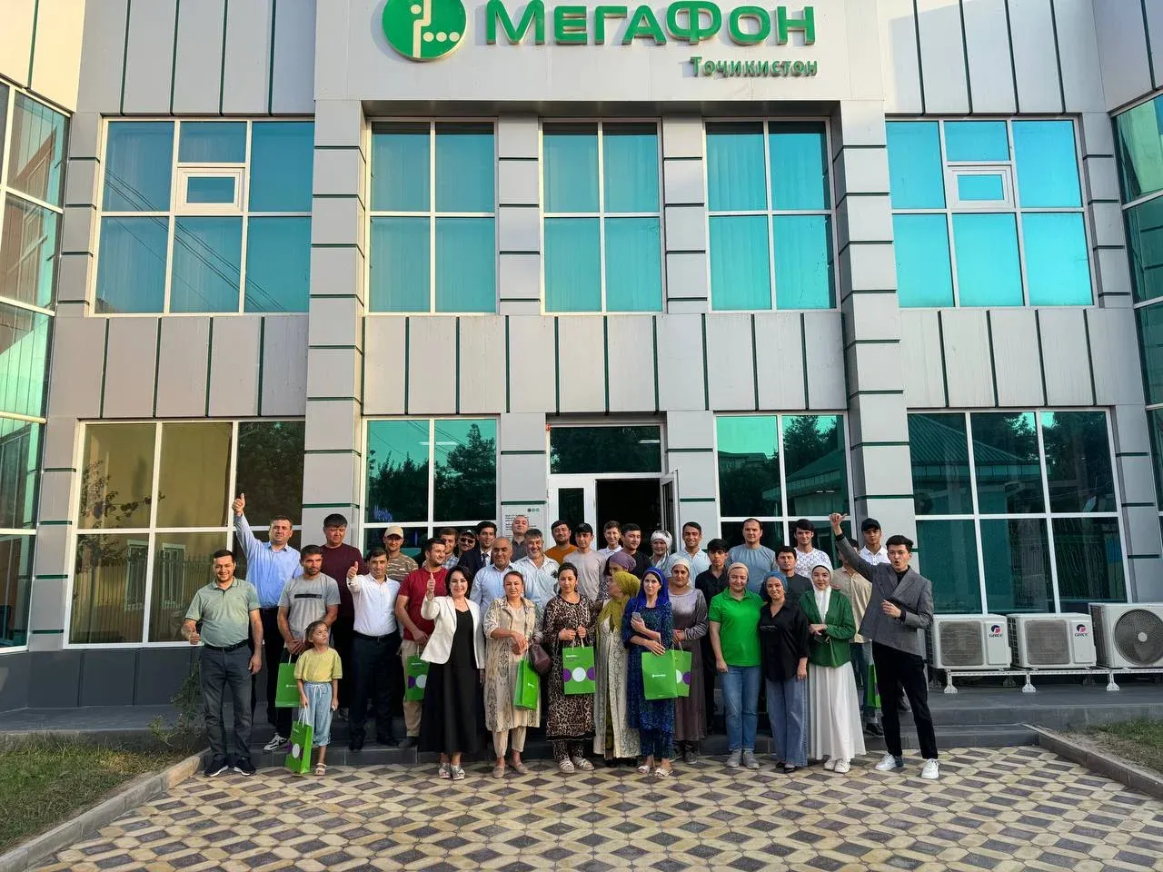 Стройка, сервис, ИИ: хатлонские абоненты узнали детали мобильной связи Стройка, сервис, ИИ: хатлонские абоненты узнали детали мобильной связи